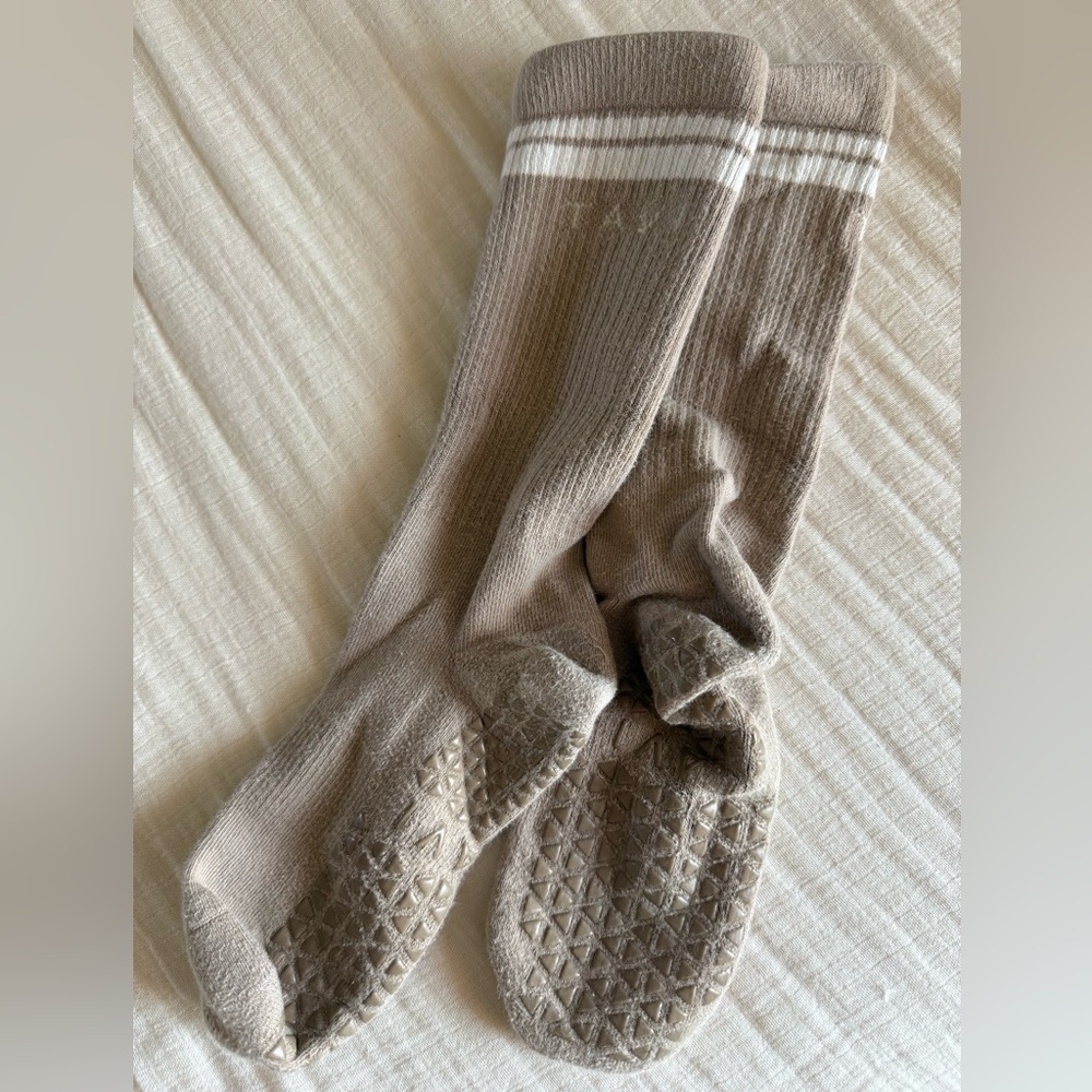 TAVI Crew Grip Socks 8.5-10.5